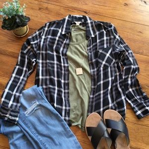 Woolrich Black & White Plaid Button Up Tab Sleeve Small